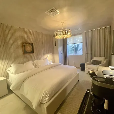 Palace Modern At The Plaza - King 11 Hotel *